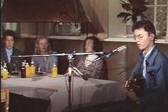 Kuva: Kari Peitsamo laulaa. (1979) YLE kuvanauha.