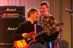 Kuva: Kolmas Nainen esiintyy rockin SM-kisoissa. (1984) YLE kuvanauha.