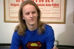 Kuva: Pekka Nissil� rockin SM-kisojen tuomarina. (1987) YLE kuvanauha.