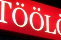 Kuva: T��l�n matkatoimiston kyltti�. YLE kuvanauha