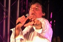 Kuva: Ronski lavalla. (2007) 