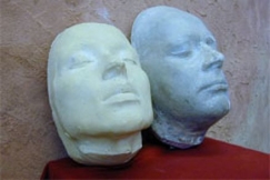 Kuva: Naamiot. (2000) Arja Lento.