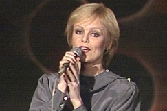 Kuva: Katri Helena laulaa. YLE kuvanauha.