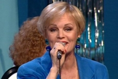 Kuva: Katri Helena laulaa. YLE kuvanauha.