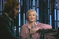 Kuva: Katri Helena ja Timo Kalaoja. YLE kuvanauha. 