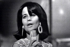 Kuva: Carola laulaa. YLE kuvanauha.