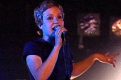 Kuva: Minna Joenniemi Super-yhtyeest�. (1997) YLE kuvanauha.