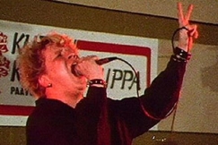 Kuva: Olli Lindholm laulaa. (1984) YLE kuvanauha.