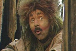 Kuva: Mets�t�lliss��n asusteleva erakkopeikko R�lli. (1987) YLE kuvanauha. 