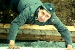 Kuva: Esko Hukkanen Manillak�ydess�. (1976) YLE kuvanauha.