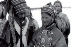 Kuva: Saamelainen morsiuspari. YLE kuvanauha.