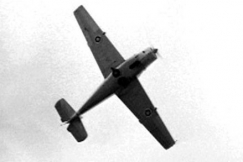 Kuva: Karjalan Lennoston lenton�yt�s vuonna 1963. YLE kuvanauha.