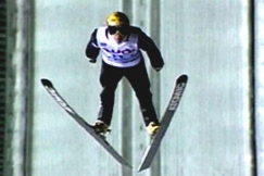 Kuva: Matti Hautam�ki hypp��. (2003) YLE kuvanauha.