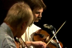 Kuva: Kari Reiman ja Timo Vakkilainen Korkkijalka-yhtyeest�. (1984) YLE kuvanauha.