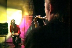 Kuva: Krakatau esiintyy. (1993) YLE kuvanauha.