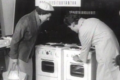Kuva: Vuoden 1958 messuilla esiteltiin kotimaisia kodikoneita. YLE kuvanauha.