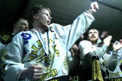 Kuva: TPS juhlii SM-voittoaan. (1995) YLE kuvanauha.