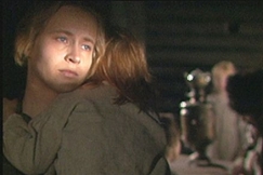 Kuva: Riikka (Eeva-Liisa Nauman-Saarinen) lapsi syliss�. YLE kuvanauha. 