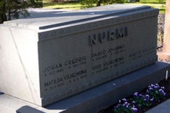 Kuva: Paavo Nurmen hauta. (2007) YLE kuvanauha.