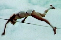 Kuva: Antti Kalliom�ki hypp��. (1976) YLE kuvanauha.