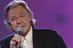 Kuva: Kari Tapio Linnunradan pianobaarissa (1998) YLE kuvanauha.