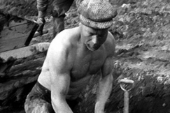 Kuva: Talvisodan j�lkeen maa oli saatava nopeasti jaloilleen. YLE kuvanauha.