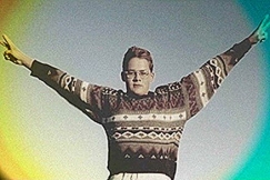 Kuva: Kuva Jussi Neuvosesta k�det lev�ll��n. YLE kuvanauha.