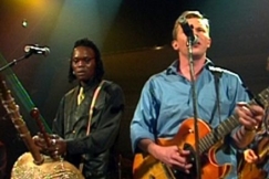 Kuva: Malang Cissokho ja J. Karjalainen. (1997) YLE kuvanauha.