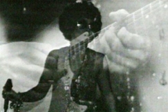 Kuva: Etualalla Seija Simola, taustalla Nikke Nikamo soittaa kitaraa. (1969) YLE kuvanauha.