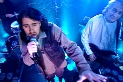 Kuva: Neon 2 esiintyy. (1995) YLE kuvanauha.