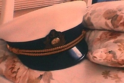 Kuva: Virkalakki s�ngyn p��ll�. YLE kuvanauha. 