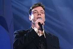 Kuva: Jari Sillanp�� laulaa. YLE kuvanauha. 