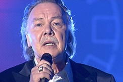 Kuva: Kari Tapio laulaa. YLE kuvanauha. 