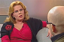 Kuva: Nina Mikkonen ja Jarkko Tontti v�ittelev�t lasten p�iv�hoidosta (2009). YLE kuvanauha.