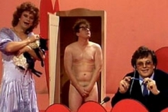 Kuva: Herttakymppi-sketsi Seitsem�n kuolemansynti� -ohjelmassa. (1988) YLE kuvanauha.