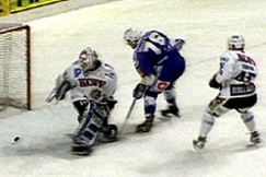 Kuva: Kuva ottelusta Kiekko-Espoo - TPS. (1998) YLE kuvanauha.