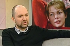 Kuva: Lukas Moodysson haastateltavana. YLE kuvanauha.