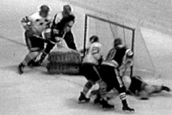 Kuva: Tilanne Ruotsin maalilla j��kiekon MM-kisojen ottelussa Suomi-Ruotsi. (1969) YLE kuvanauha.