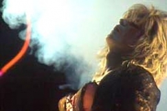 Kuva: Candy (Matti Jaaranen) esiintyy. (1990) YLE kuvanauha.