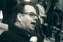 Kuva: Taisto Sinisalo puhuu. (1973) YLE kuvanauha.