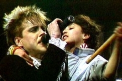 Kuva: Neumann esiintyy Helsingin j��hallissa. (1986) YLE kuvanauha.