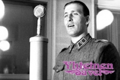 Kuva: Henry Theel laulaa asemiesillassa (1942). YLE kuvanauha.