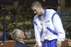 Kuva: Antti Kasvio saa MM-kultamitalin (1993). YLE kuvanauha.