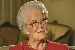 Kuva: Laulun professori Mirjam Helin (1999). YLE kuvanauha.