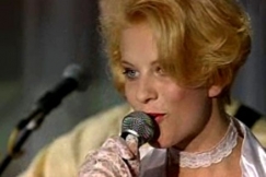 Kuva: Laulaja Laura Voutilainen (1994). YLE kuvanauha.