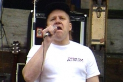 Kuva: Seppo H�m�l�inen imitoi maatalon ��ni� (1987). YLE kuvanauha.