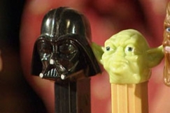 Kuva: PEZ-karkkikoneita (1999). YLE kuvanauha.