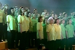 Kuva: Sauriat-kuoro esiintyy (1997). YLE kuvanauha.