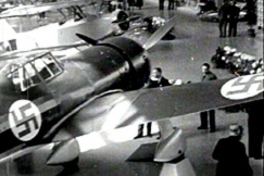 Kuva: Fokker D.XXI -sotilaskone Messuhallissa (1935). Aho & Soldan / YLE.