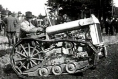 Kuva: Taraktorit olivat viel� 1900-luvun aloussa harvinaisuuksia. YLE kuvanauha.